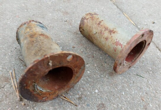 Ulosottoakselin suojia 2 kpl - Запчасти для Тракторов: фото 1