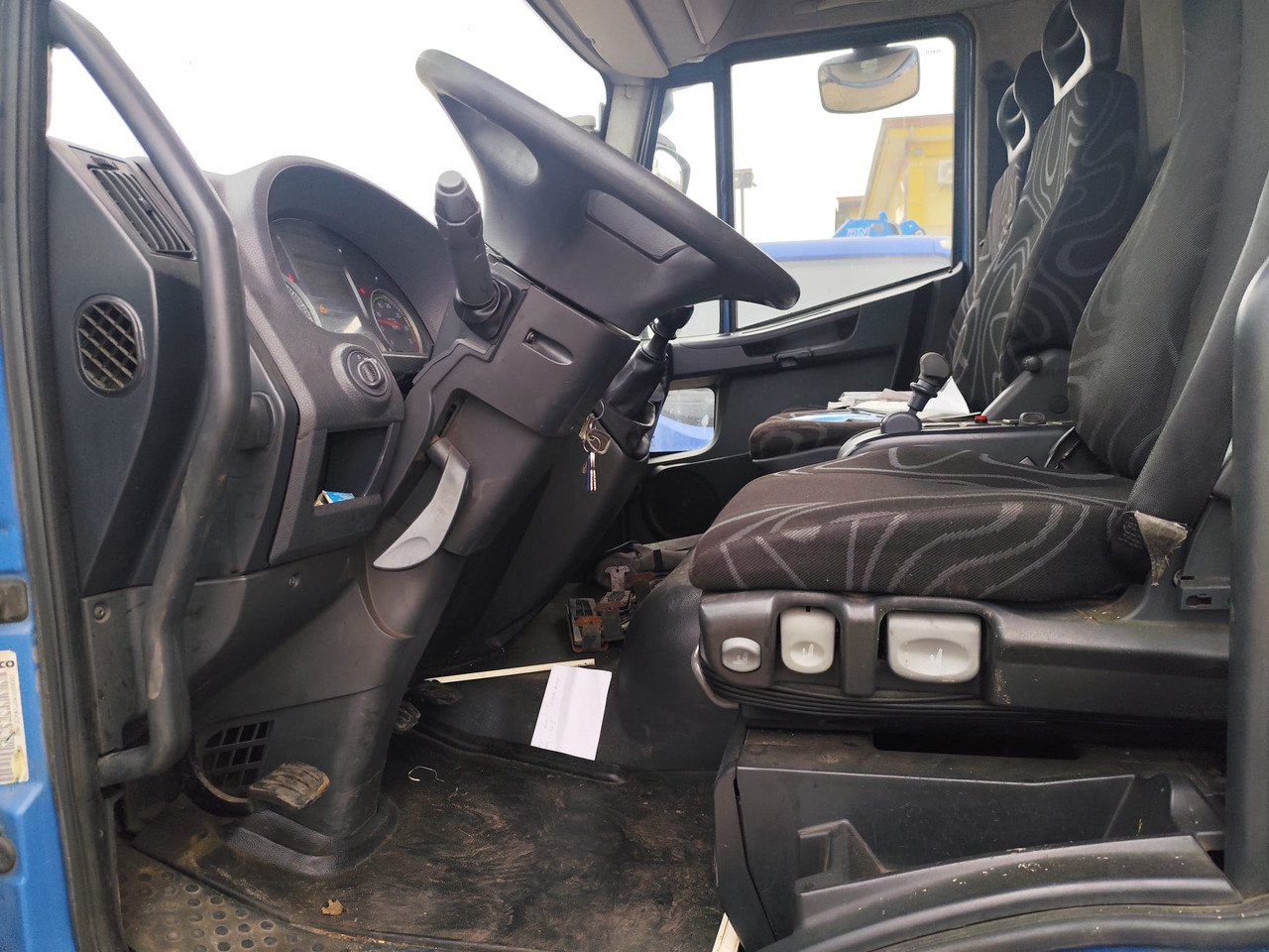 IVECO EUROCARGO 140E25 - Грузовик-шасси: фото 3 IVECO EUROCARGO 140E25 - Грузовик-шасси: фото 3