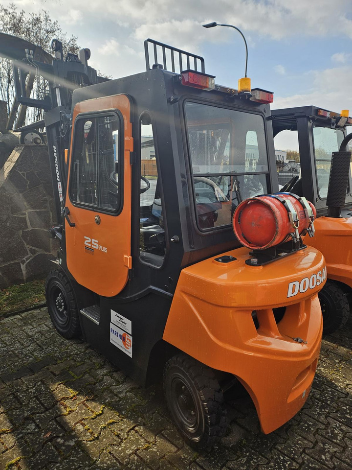 Doosan G25GP - Газовый погрузчик: фото 2 Doosan G25GP - Газовый погрузчик: фото 2