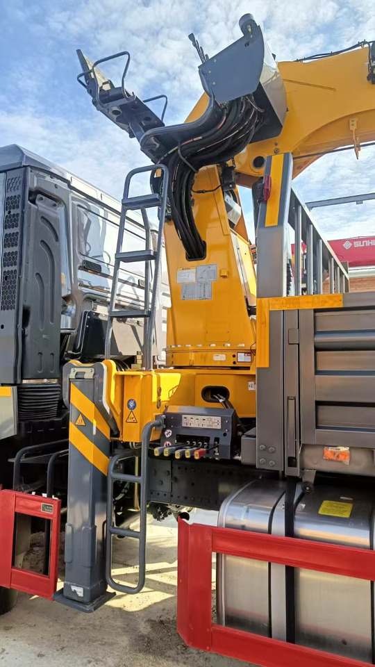 Новый Автоманипулятор HOWO 6х4 с КМУ XCMG XCMG SQS300RU-5 г/п 12 т: фото 10