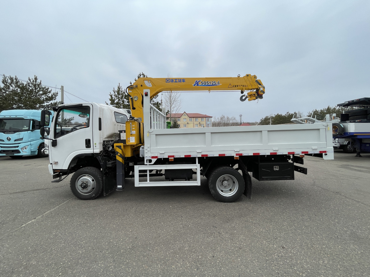 Новый Бортовой грузовик/ Платформа, Автоманипулятор ISUZU 4х4 c КМУ XCMG SQS125: фото 8