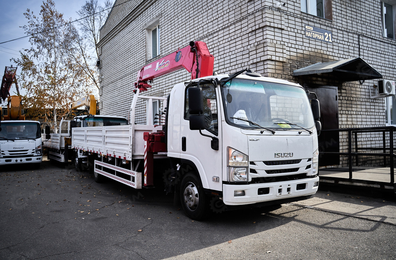 ISUZU ELF с КМУ UNIC URV505 г/п 5 т - Грузовик бортовой/ Платформа, Автоманипулятор: фото 3 ISUZU ELF с КМУ UNIC URV505 г/п 5 т - Грузовик бортовой/ Платформа, Автоманипулятор: фото 3