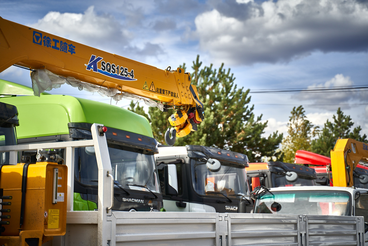 ISUZU ELF с КМУ XCMG SQS125 г/п 5 т - Грузовик бортовой/ Платформа: фото 3 ISUZU ELF с КМУ XCMG SQS125 г/п 5 т - Грузовик бортовой/ Платформа: фото 3