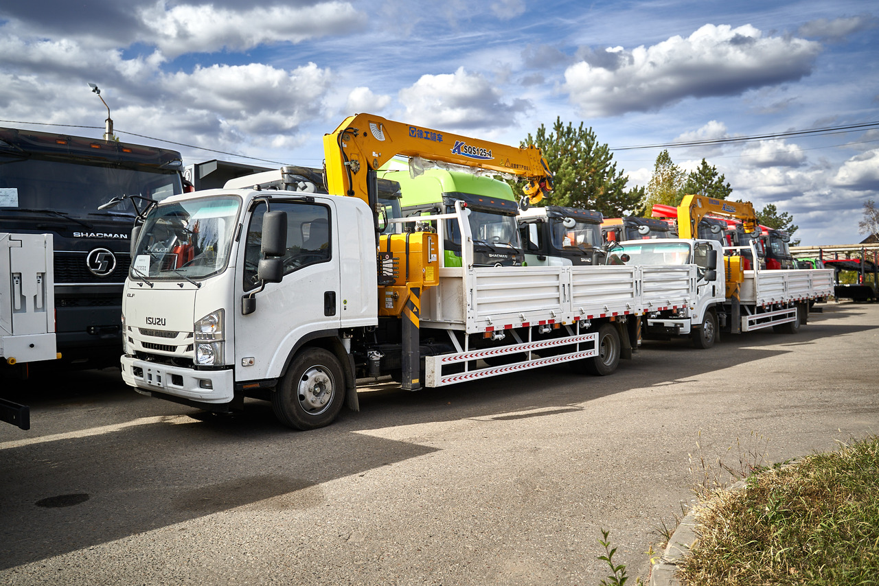 ISUZU ELF с КМУ XCMG SQS125 г/п 5 т - Грузовик бортовой/ Платформа: фото 1 ISUZU ELF с КМУ XCMG SQS125 г/п 5 т - Грузовик бортовой/ Платформа: фото 1