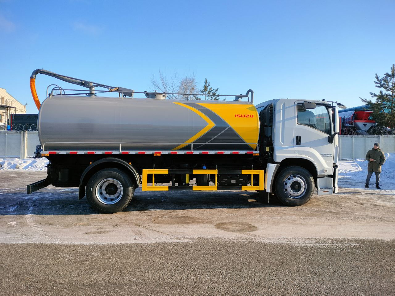 Новый Ассенизатор ISUZU GIGA бочка 15 м3: фото 17