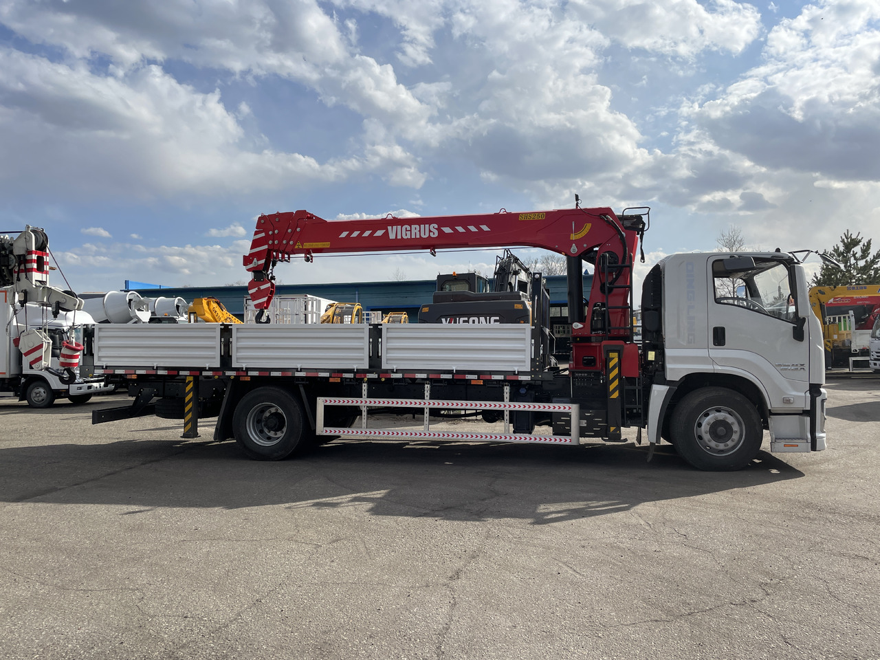ISUZU GIGA с КМУ 10 т - Грузовик бортовой/ Платформа, Автоманипулятор: фото 4 ISUZU GIGA с КМУ 10 т - Грузовик бортовой/ Платформа, Автоманипулятор: фото 4