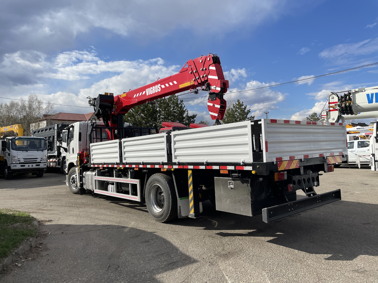 Новый Грузовик бортовой/ Платформа, Автоманипулятор ISUZU GIGA с КМУ 10 т: фото 9