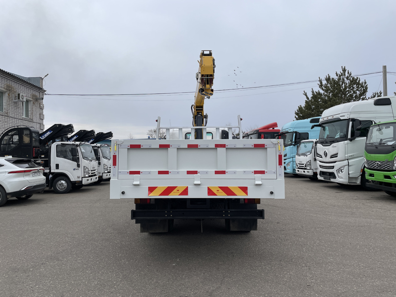 Новый Грузовик бортовой/ Платформа, Автоманипулятор ISUZU c КМУ XCMG SQS125: фото 6