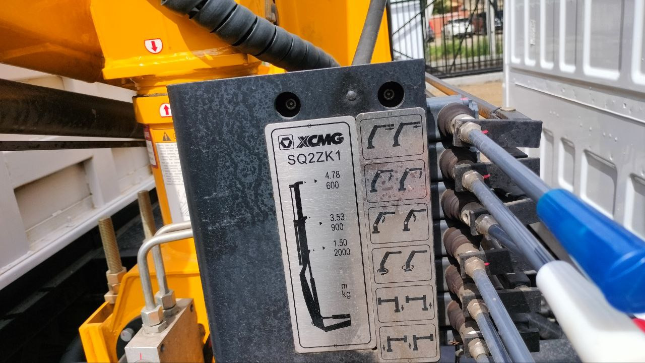 Новый Грузовик бортовой/ Платформа, Автоманипулятор ISUZU с КМУ XCMG KSQZ32-2 г/п 2 т: фото 11