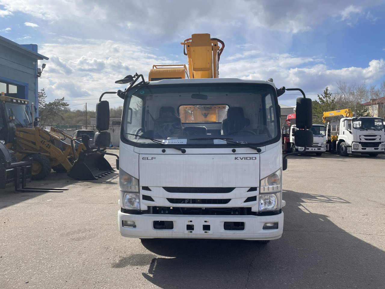 ISUZU высота подъема 30.5 м - Грузовик с подъемником: фото 3 ISUZU высота подъема 30.5 м - Грузовик с подъемником: фото 3
