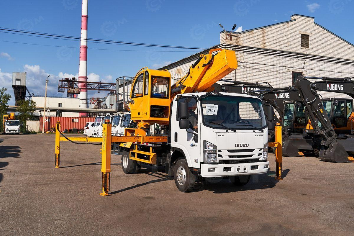 Isuzu Elf - Грузовик с подъемником: фото 4 Isuzu Elf - Грузовик с подъемником: фото 4