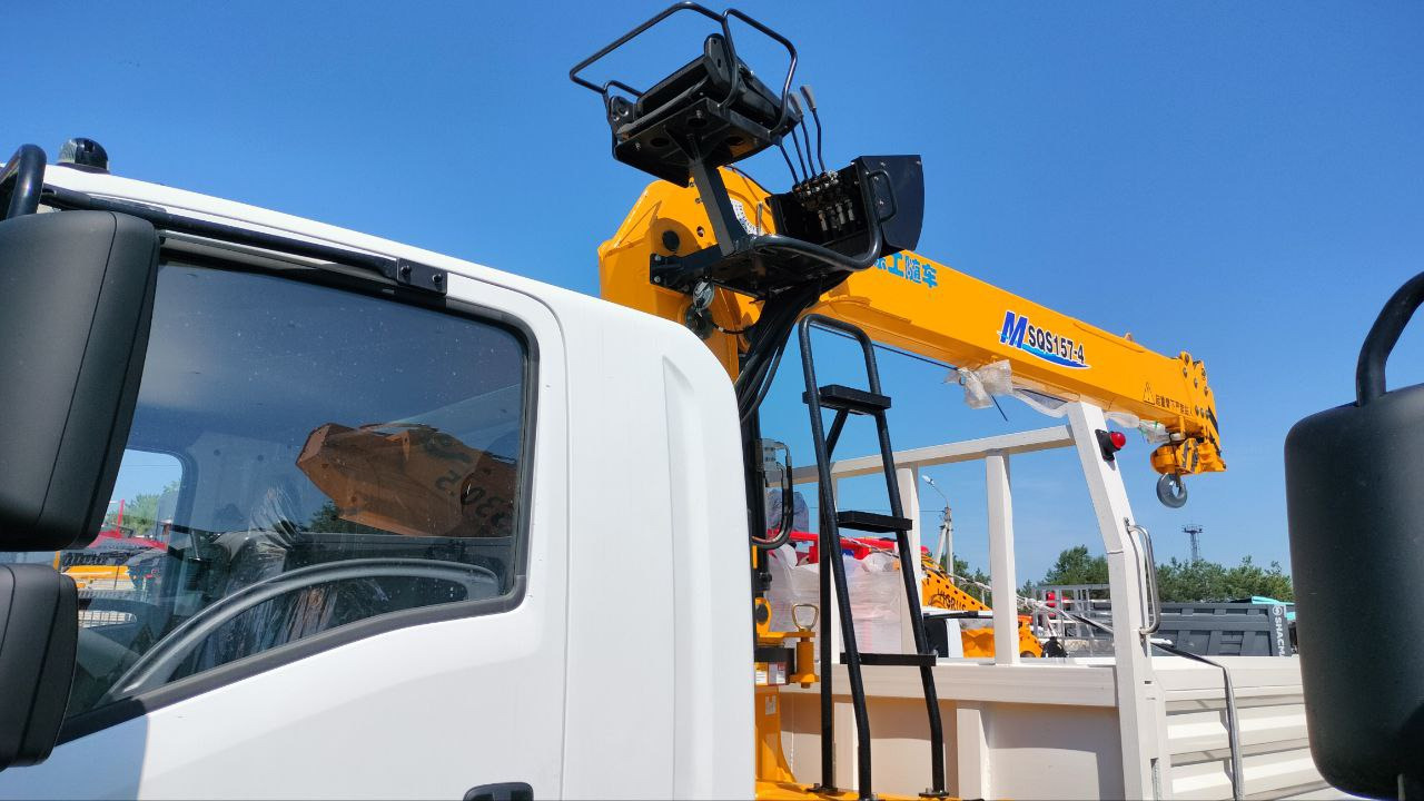 Новый Автоманипулятор Isuzu Elf с КМУ XCMG 6,3 т: фото 6 Новый Автоманипулятор Isuzu Elf с КМУ XCMG 6,3 т: фото 6