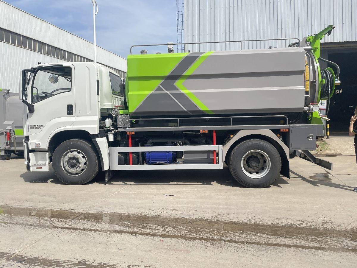 Новый Ассенизатор Isuzu Giga: фото 19