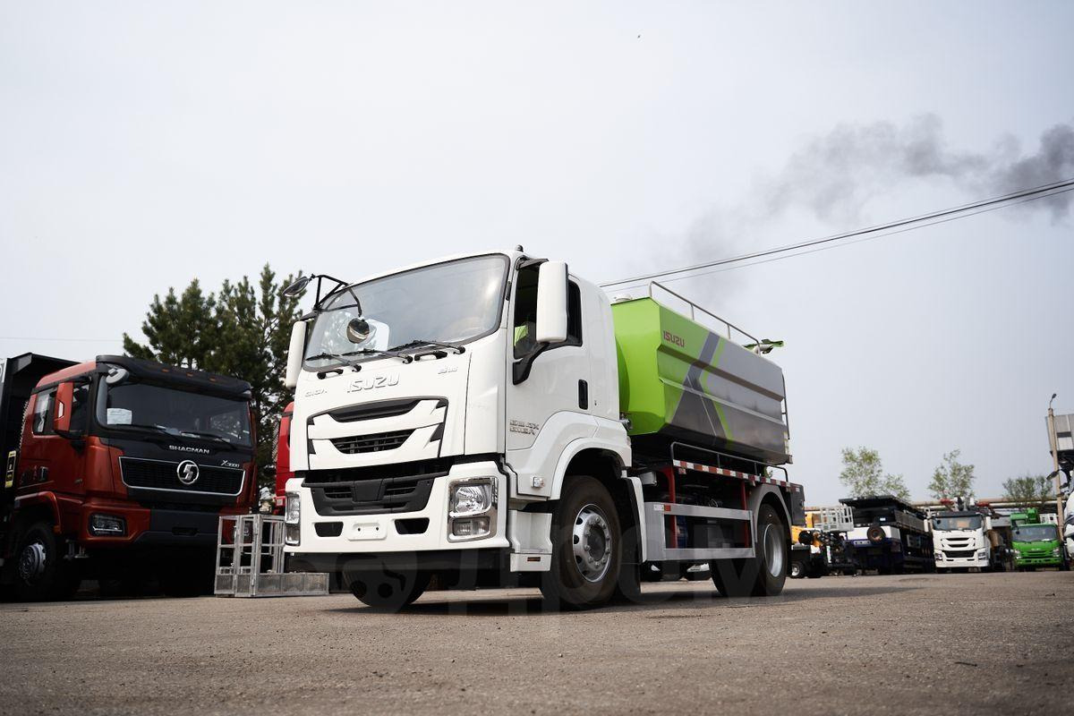 Новый Ассенизатор Isuzu Giga: фото 35