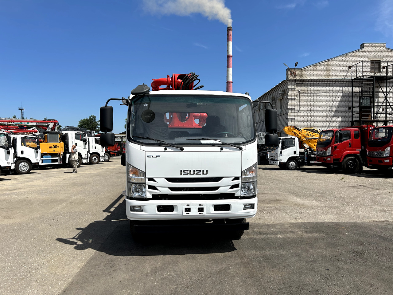 JIUHE 20 м на шасси ISUZU - Автобетононасос: фото 3 JIUHE 20 м на шасси ISUZU - Автобетононасос: фото 3