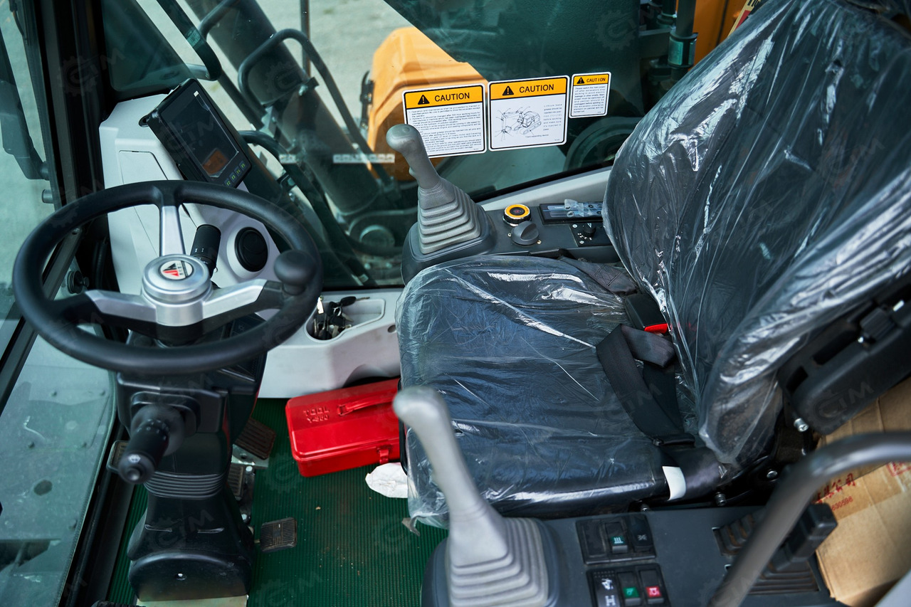 Новый Колёсный экскаватор YUGONG YG215: фото 19