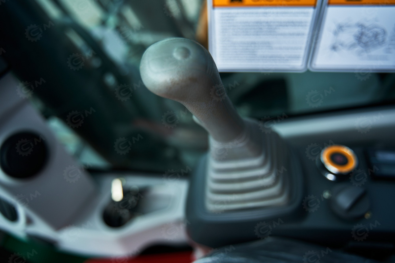 Новый Колёсный экскаватор YUGONG YG215: фото 16