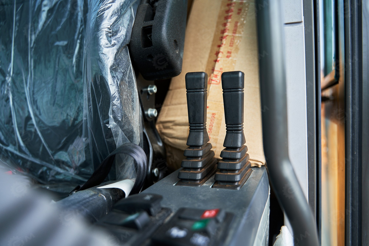 Новый Колёсный экскаватор YUGONG YG215: фото 20