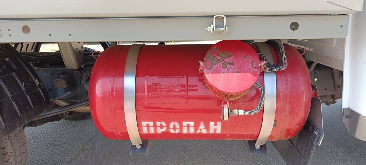Новый Малотоннажный бортовой грузовик ГАЗ ГАЗ-33025-01750 бортовая платформа с каркасом и тентом: фото 9