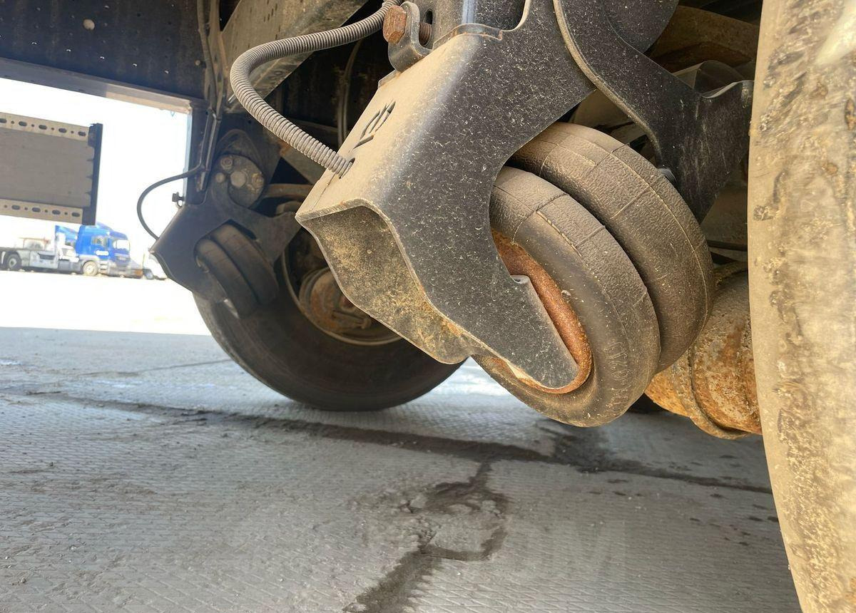 Тентованный полуприцеп Krone SD: фото 13 Тентованный полуприцеп Krone SD: фото 13