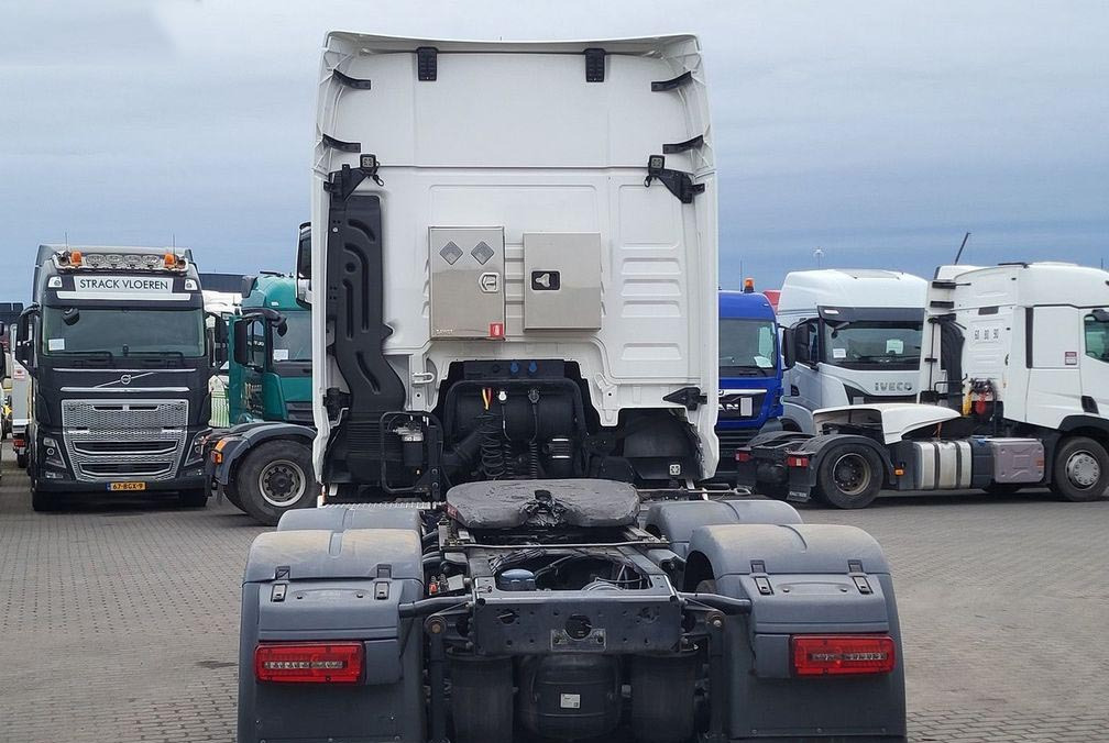 MAN TGX 28.510 6x2 GX Retarder - Тягач: фото 4 MAN TGX 28.510 6x2 GX Retarder - Тягач: фото 4