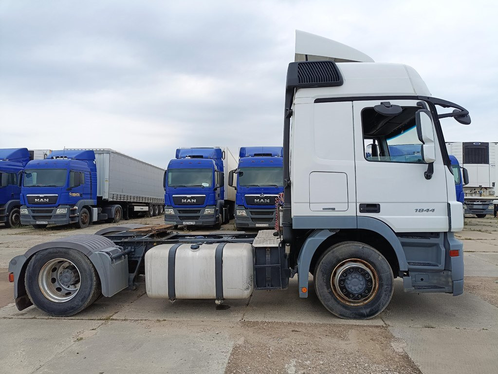 Тягач MERCEDES-BENZ Actros 1844 LS: фото 8 Тягач MERCEDES-BENZ Actros 1844 LS: фото 8