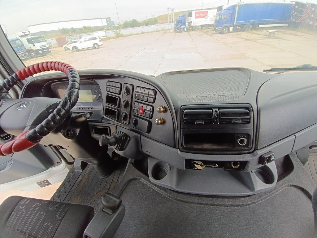 Тягач MERCEDES-BENZ Actros 1844 LS: фото 9 Тягач MERCEDES-BENZ Actros 1844 LS: фото 9