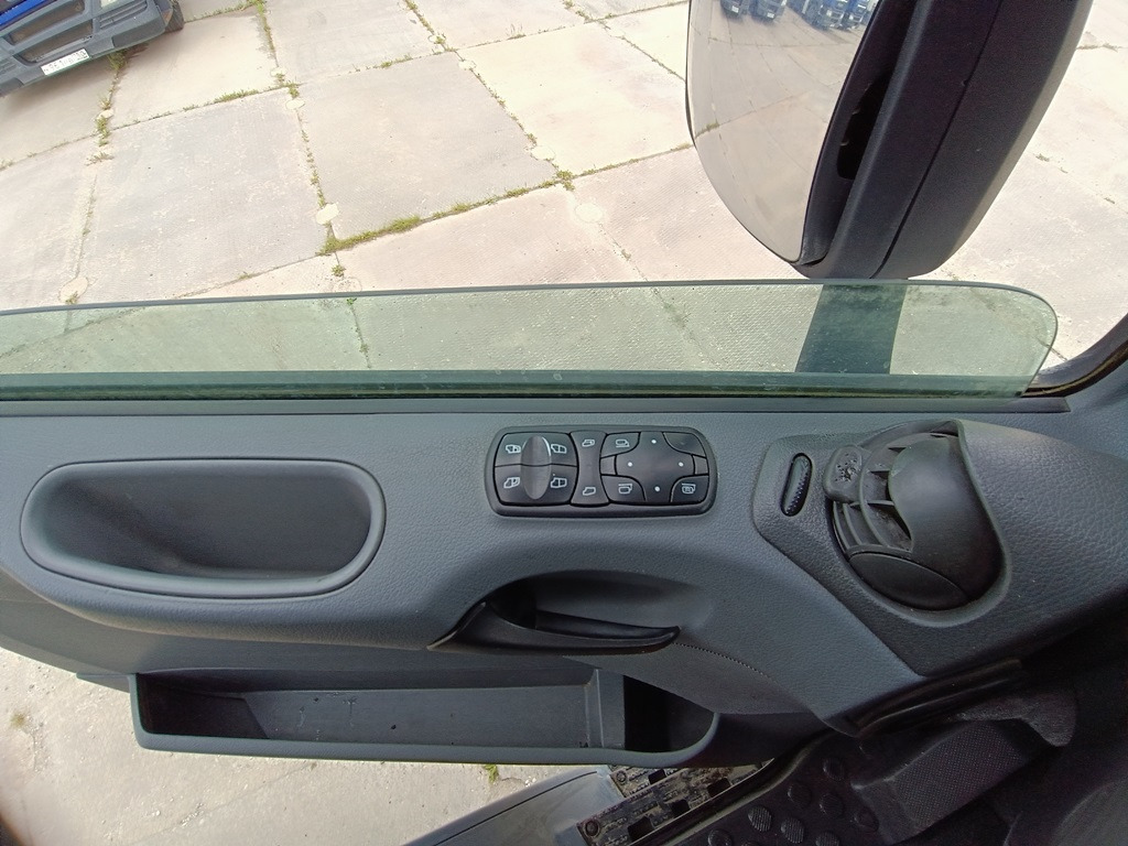 Тягач MERCEDES-BENZ Actros 1844 LS: фото 13 Тягач MERCEDES-BENZ Actros 1844 LS: фото 13