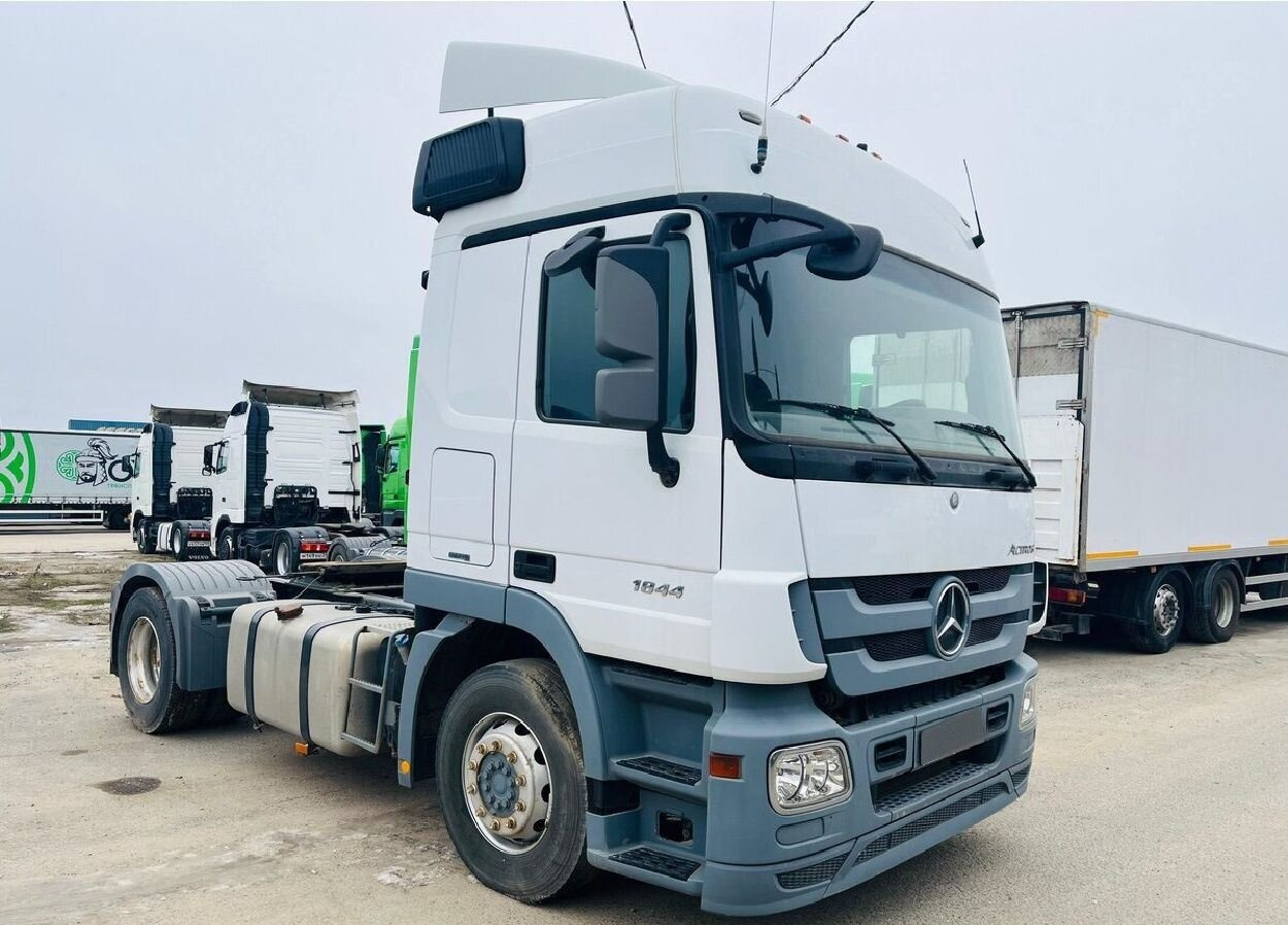 Mercedes-Benz Actros - Тягач: фото 1 Mercedes-Benz Actros - Тягач: фото 1