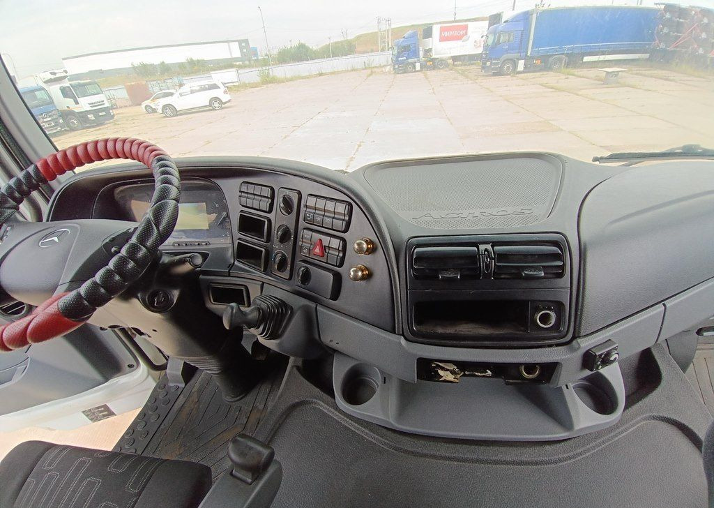 Тягач Mercedes-Benz Actros: фото 9