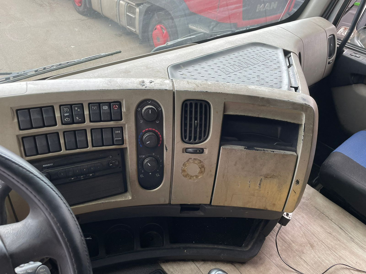 Тягач RENAULT Premium 380.19T: фото 12