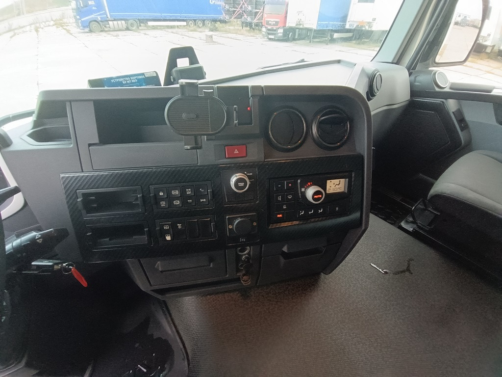 Тягач RENAULT T 4x2: фото 13 Тягач RENAULT T 4x2: фото 13