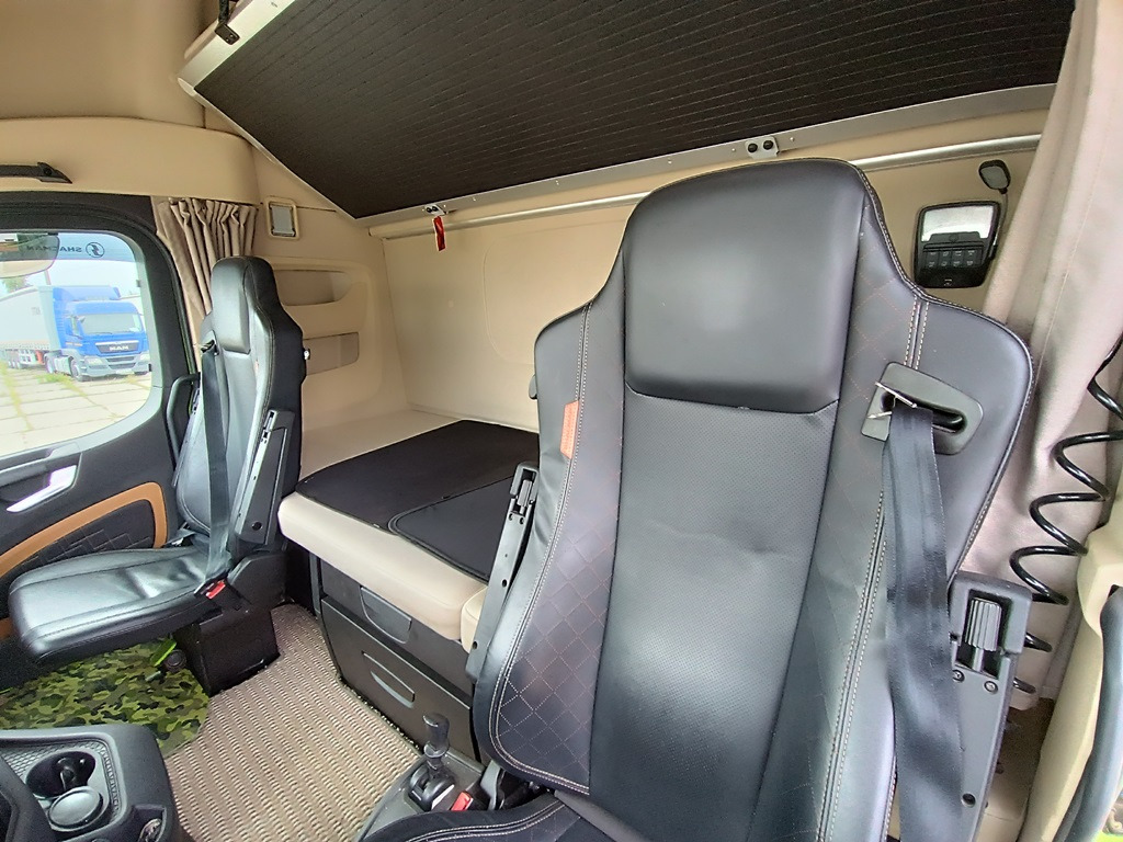 Тягач SHACMAN SX4188YY381 (Х6000): фото 13