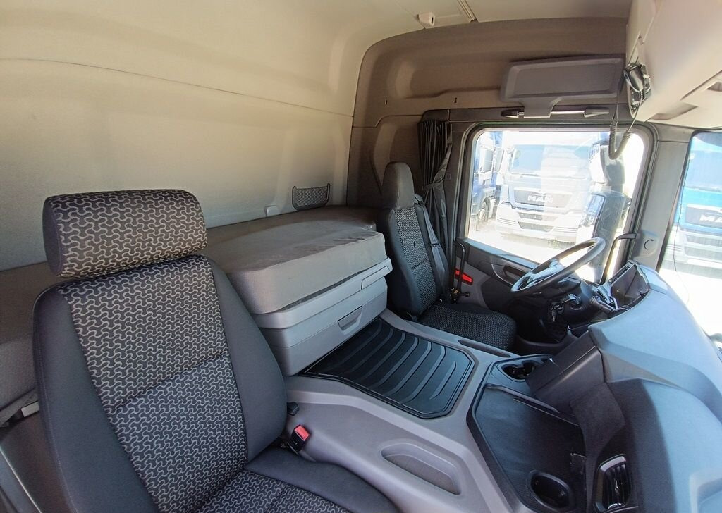 Тягач Scania P: фото 12