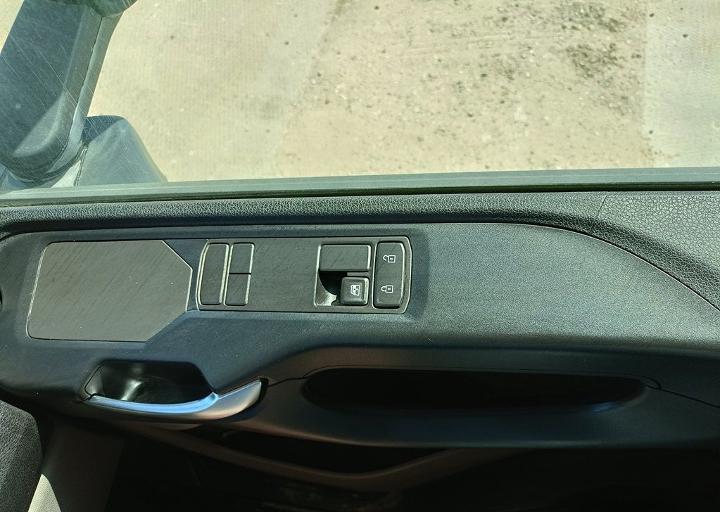 Тягач Scania P: фото 17