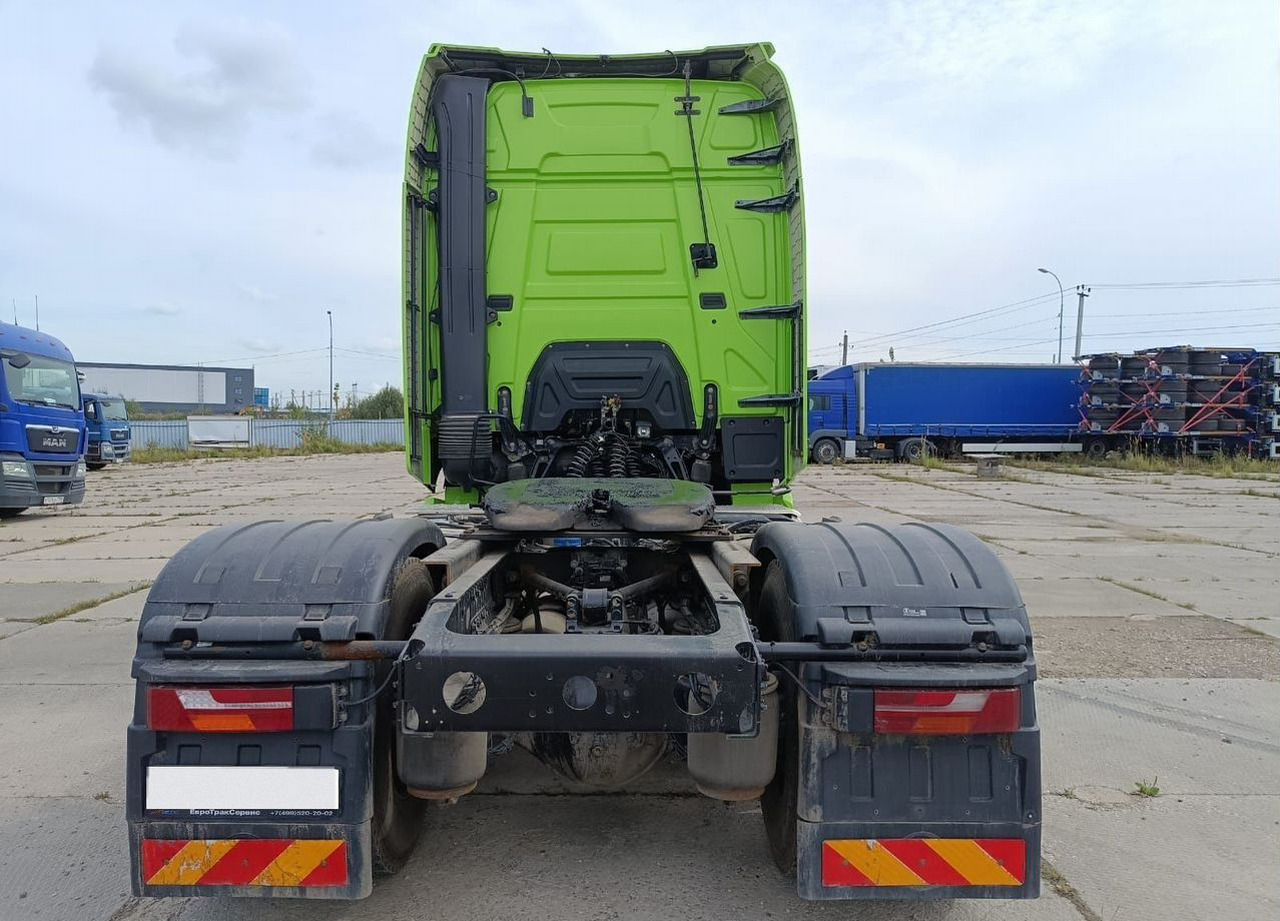 Тягач Shacman X6000: фото 9