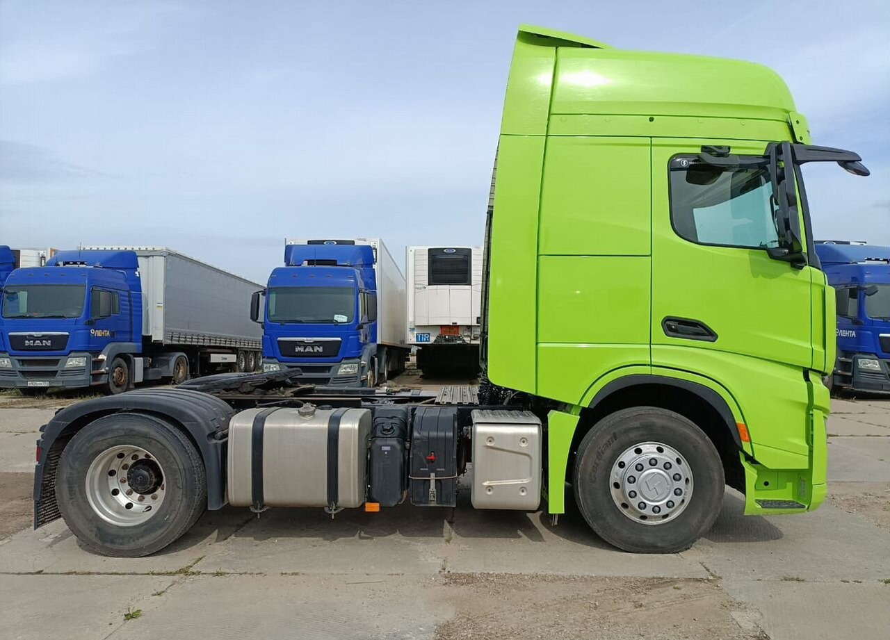 Тягач Shacman X6000: фото 6