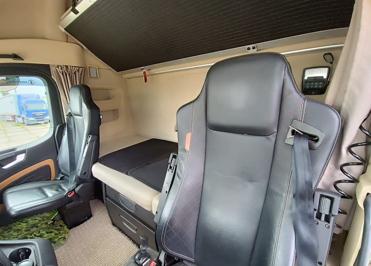 Тягач Shacman X6000: фото 10