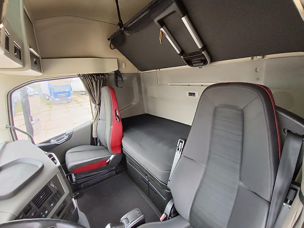 Тягач VOLVO FH-TRUCK 6x4: фото 11