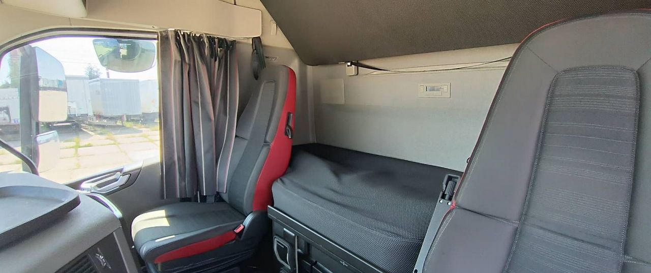 Тягач Volvo FH: фото 13