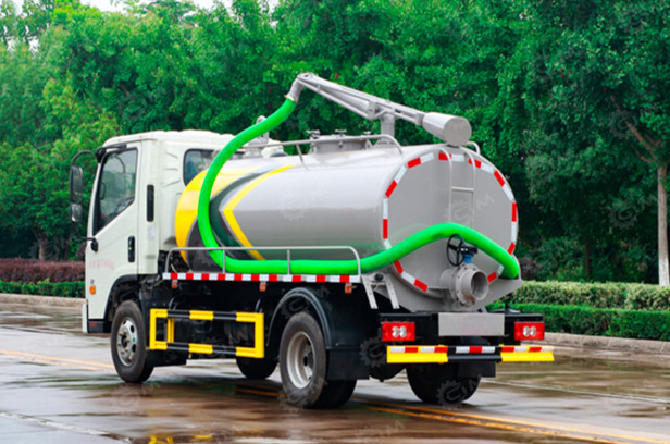 Ассенизатор (вакуумная машина) на шасси ISUZU 4x2 100P дв 96KW бочка 5м3 насос XD-240 - Ассенизатор: фото 1 Ассенизатор (вакуумная машина) на шасси ISUZU 4x2 100P дв 96KW бочка 5м3 насос XD-240 - Ассенизатор: фото 1