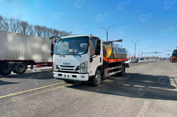 Ассенизатор (вакуумная машина) на шасси ISUZU 4x2 дв 139kw бочка 8м3 насос XD-360 быстроразъем - Ассенизатор, илосос: фото 1 Ассенизатор (вакуумная машина) на шасси ISUZU 4x2 дв 139kw бочка 8м3 насос XD-360 быстроразъем - Ассенизатор, илосос: фото 1