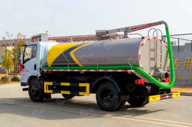 Ассенизатор (вакуумная машина) на шасси ISUZU 4x4 дв 139kw бочка 8м3 насос XD-360 - Ассенизатор: фото 1 Ассенизатор (вакуумная машина) на шасси ISUZU 4x4 дв 139kw бочка 8м3 насос XD-360 - Ассенизатор: фото 1