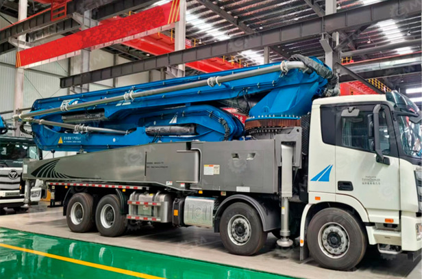 Автобетононасос JIUHE на шасси ISUZU 8х4 дв 382kw высота 52м - Автобетононасос: фото 1 Автобетононасос JIUHE на шасси ISUZU 8х4 дв 382kw высота 52м - Автобетононасос: фото 1