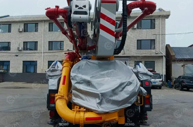 Автобетононасос XCMG HB47V на шасси ISUZU 8x4 дв 338kw 47 метров - Автобетононасос: фото 2 Автобетононасос XCMG HB47V на шасси ISUZU 8x4 дв 338kw 47 метров - Автобетононасос: фото 2