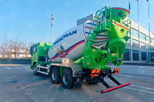 Автобетоносмеситель Shacman 6×4 SX5258GJB6R384 дв 336 л.с. объем бочки 10м³ - Автобетоносмеситель: фото 2 Автобетоносмеситель Shacman 6×4 SX5258GJB6R384 дв 336 л.с. объем бочки 10м³ - Автобетоносмеситель: фото 2