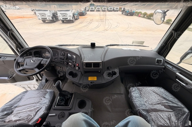 Автобетоносмеситель на шасси XCMG 8х4 дв 276 Kw бочка 12м3 - Автобетоносмеситель: фото 4 Автобетоносмеситель на шасси XCMG 8х4 дв 276 Kw бочка 12м3 - Автобетоносмеситель: фото 4