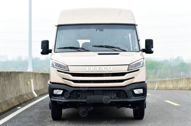 Автобус IVECO 4х2 17 мест 125дв kw 2,9л - Микроавтобус, Пассажирский фургон: фото 1 Автобус IVECO 4х2 17 мест 125дв kw 2,9л - Микроавтобус, Пассажирский фургон: фото 1