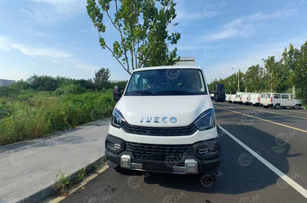 Автобус IVECO 4х4 6 мест дв 132kw 2,9л - Микроавтобус, Пассажирский фургон: фото 1 Автобус IVECO 4х4 6 мест дв 132kw 2,9л - Микроавтобус, Пассажирский фургон: фото 1