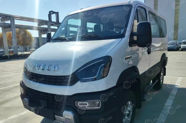 Автобус IVECO 4х4 6 мест дв 132kw 2,9л - Микроавтобус, Пассажирский фургон: фото 1 Автобус IVECO 4х4 6 мест дв 132kw 2,9л - Микроавтобус, Пассажирский фургон: фото 1
